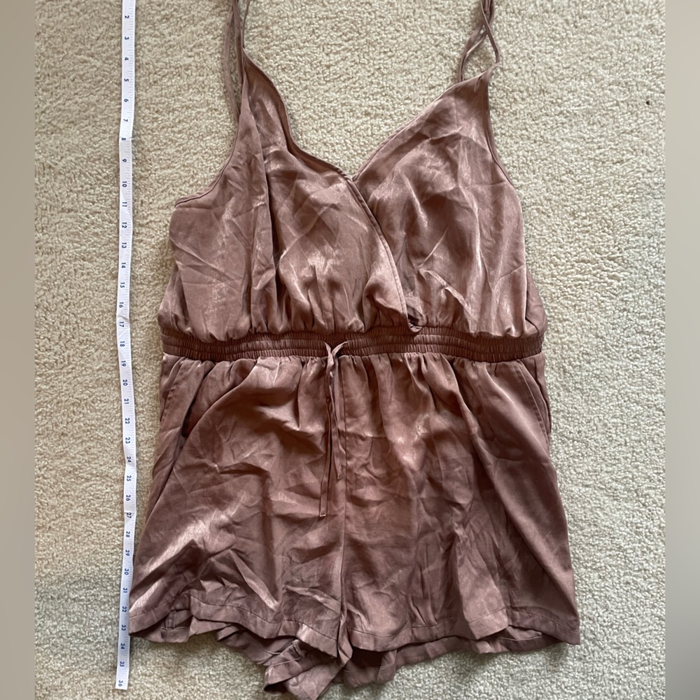 New w/o tags. Banana republic romper, XL.
